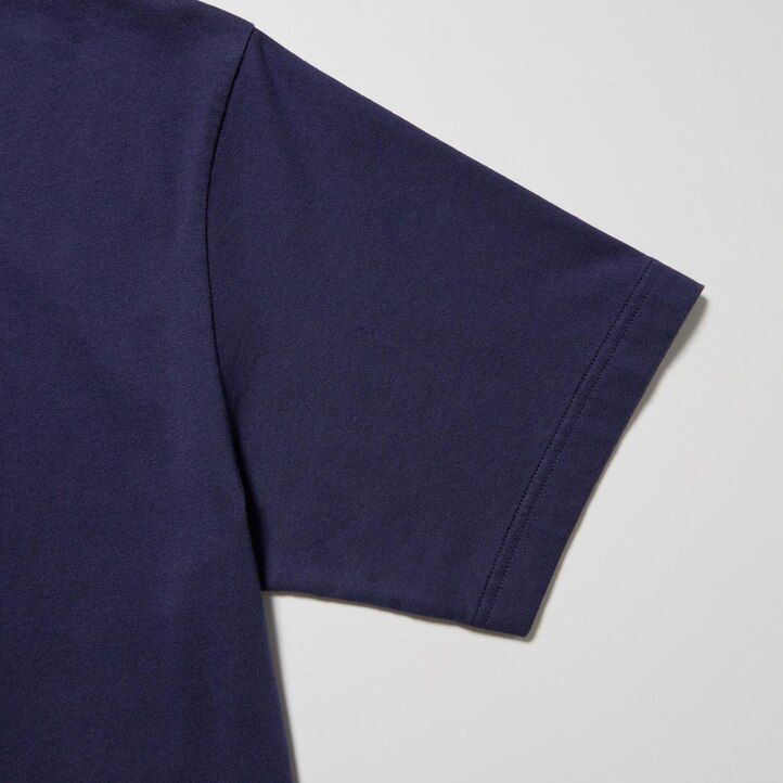 marineblå uniqlo peace for all graphic ayumu hirano t-shirts til kvinder